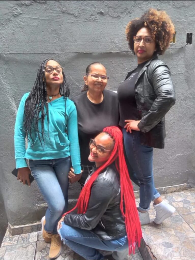 Minhas irmãs,mãe e eu! As personagens principais! 